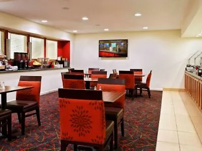 Hotel By Marriott Salem Area